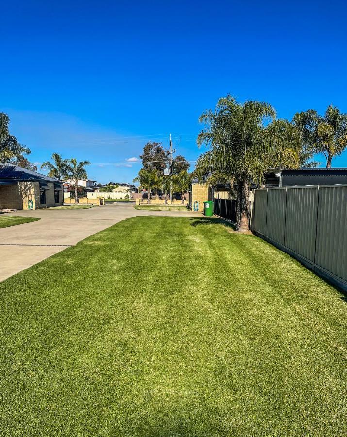 Dbj Holiday Units Mulwala Bagian luar foto